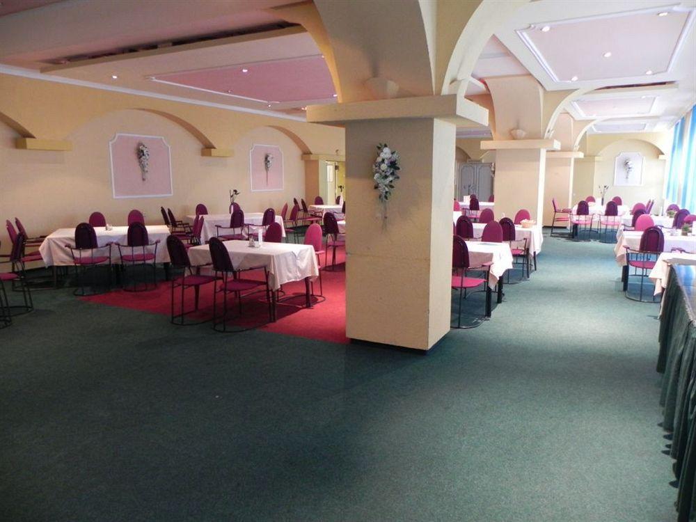 Garni Hotel Junior ברטיסלאבה מראה חיצוני תמונה