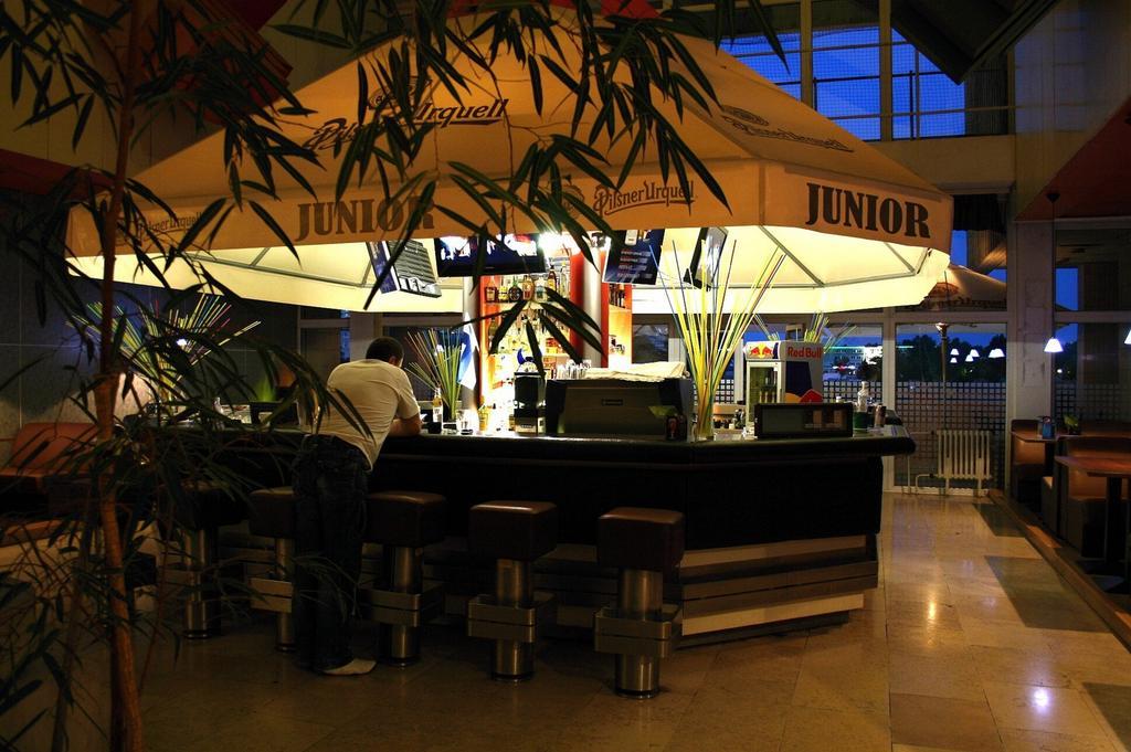 Garni Hotel Junior ברטיסלאבה מראה חיצוני תמונה