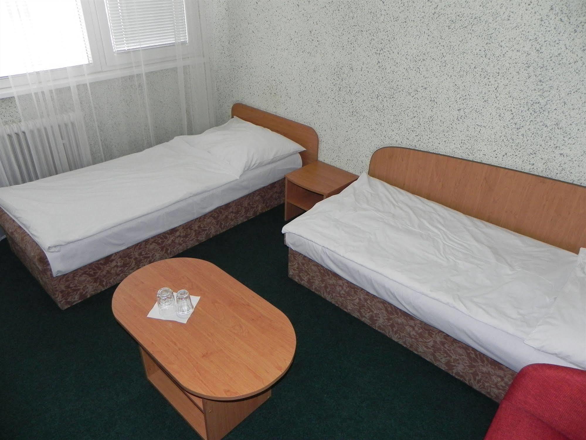 Garni Hotel Junior ברטיסלאבה מראה חיצוני תמונה