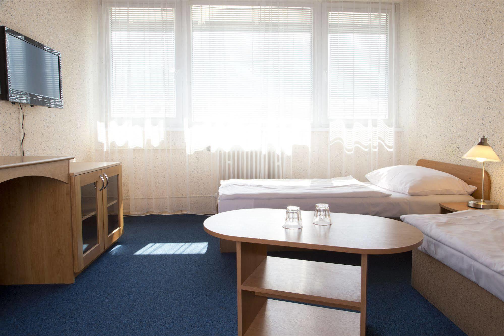 Garni Hotel Junior ברטיסלאבה מראה חיצוני תמונה