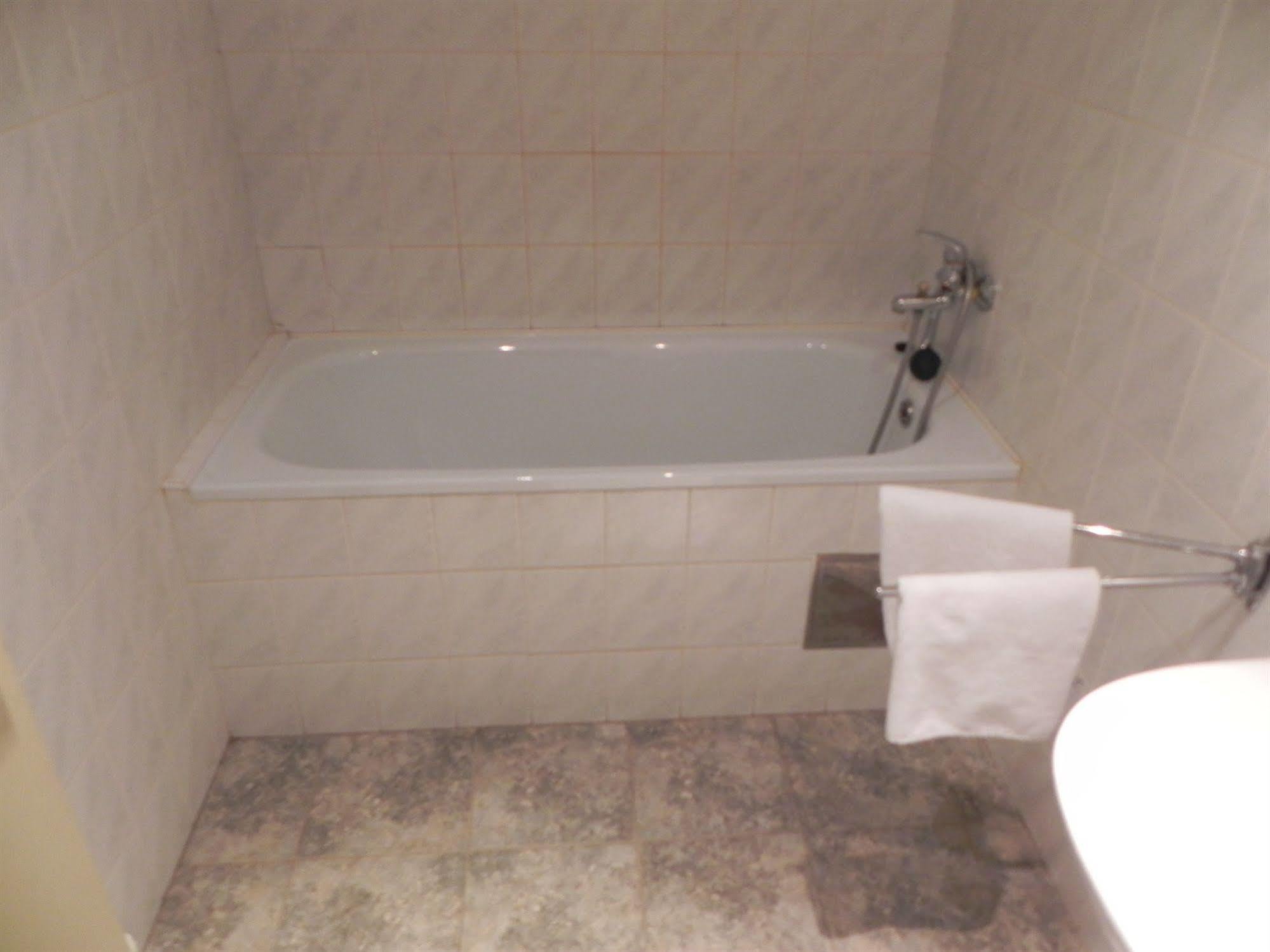 Garni Hotel Junior ברטיסלאבה מראה חיצוני תמונה