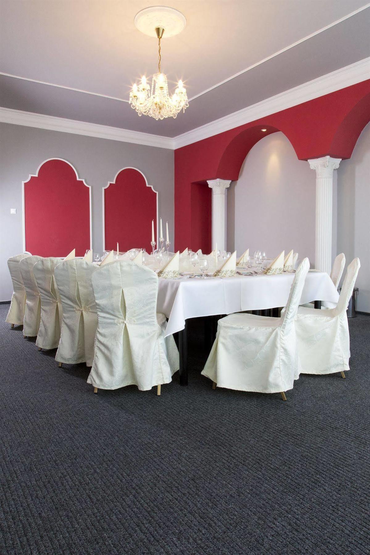 Garni Hotel Junior ברטיסלאבה מראה חיצוני תמונה