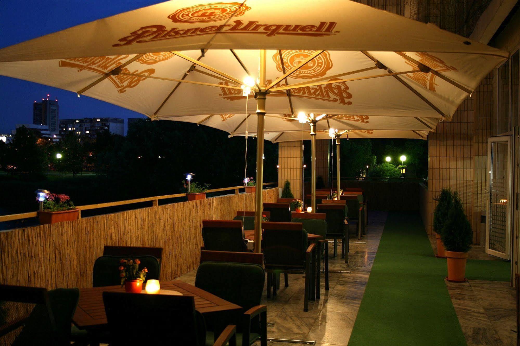 Garni Hotel Junior ברטיסלאבה מראה חיצוני תמונה