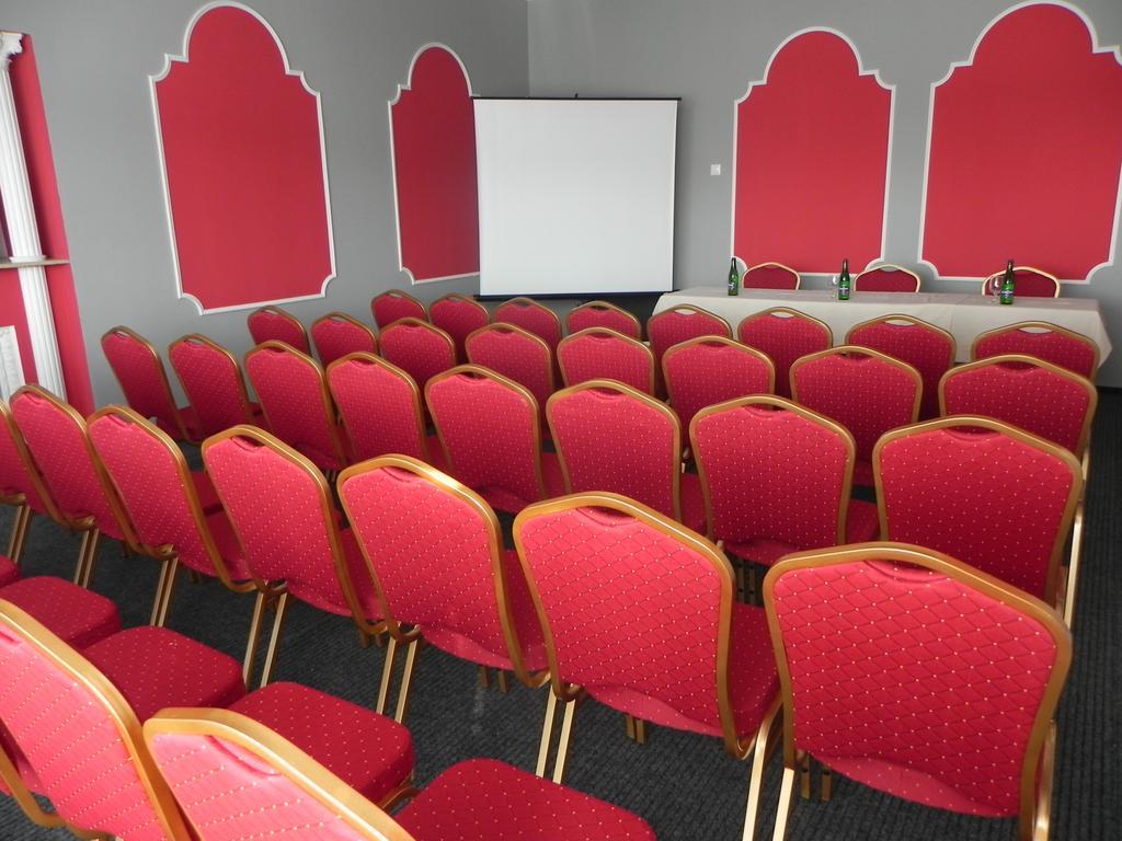 Garni Hotel Junior ברטיסלאבה מראה חיצוני תמונה