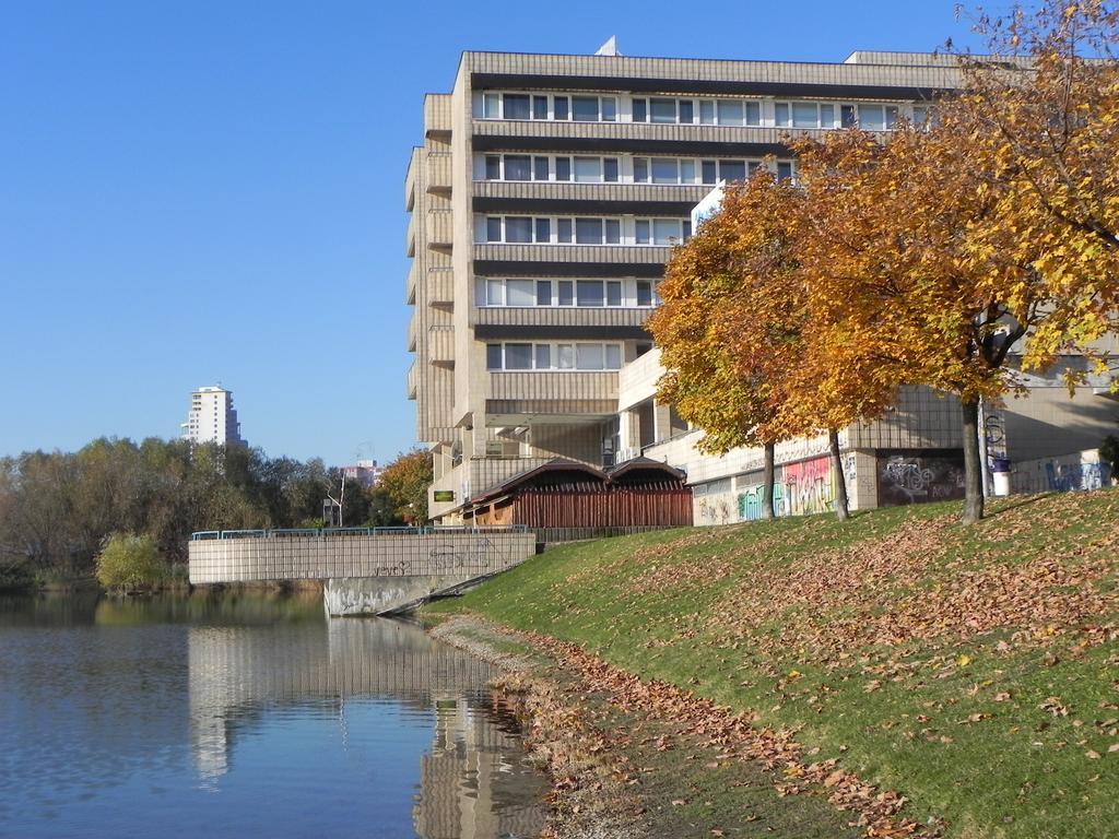 Garni Hotel Junior ברטיסלאבה מראה חיצוני תמונה