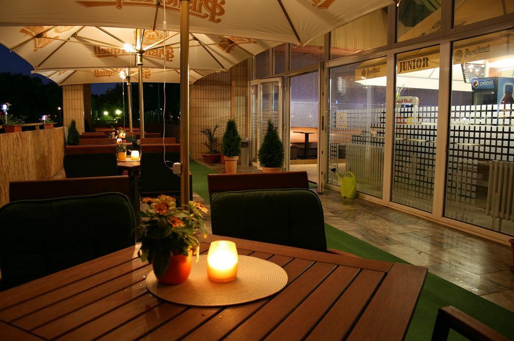 Garni Hotel Junior ברטיסלאבה מראה חיצוני תמונה